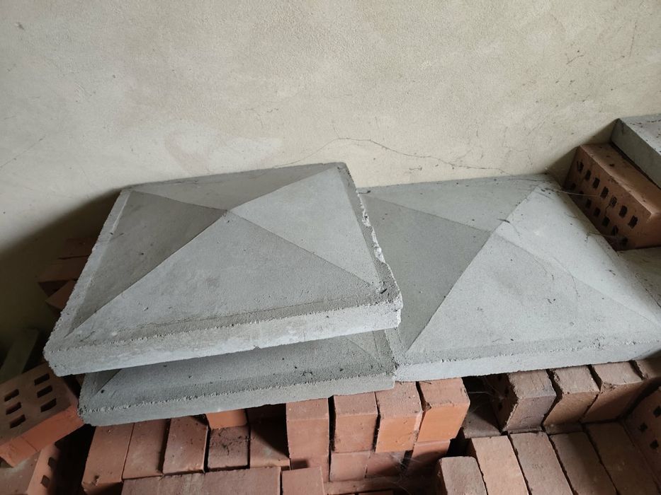 Daszki na ogrodzenie czterospadowe betonowe 10 szt