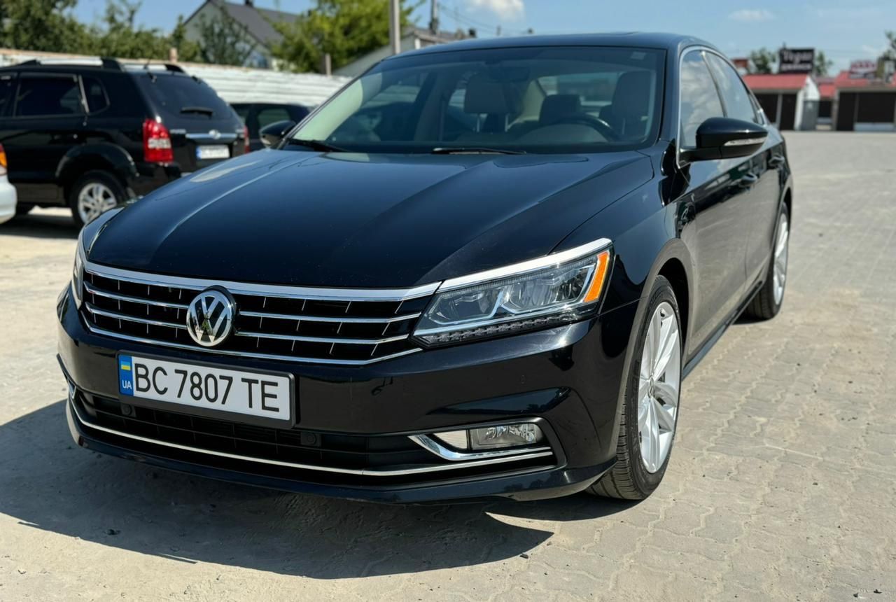 Volkswagen Passat 2018 SE максимальна комплектація.