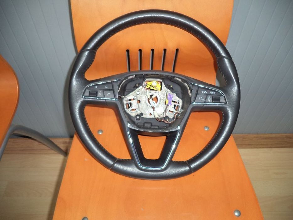 Volante Seat Leon em pele com comandos ano 2016
