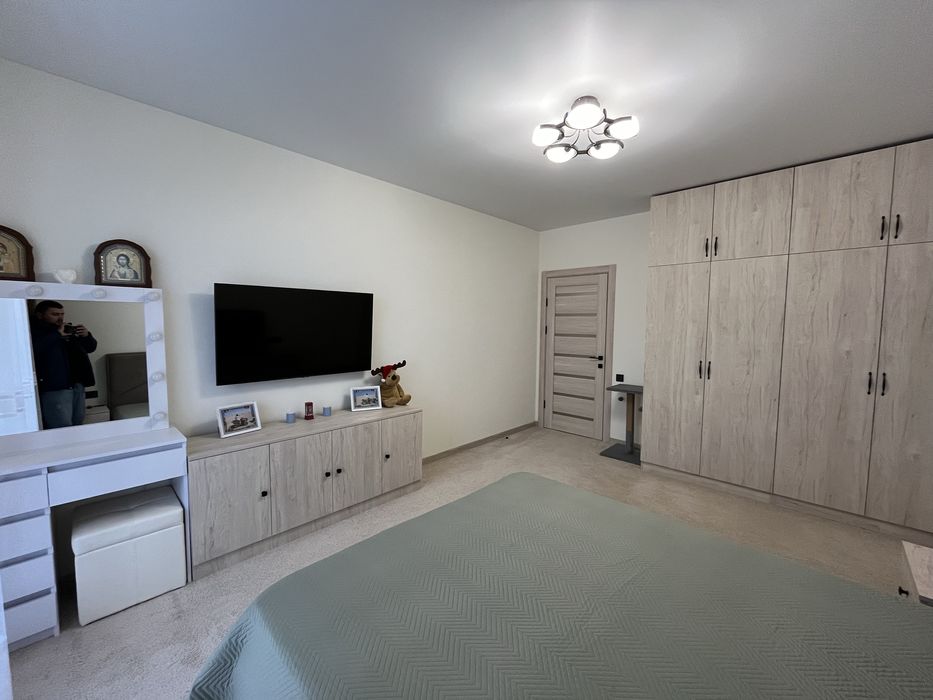 Продається простора 3 кім. пл.105 м2. Постанови.