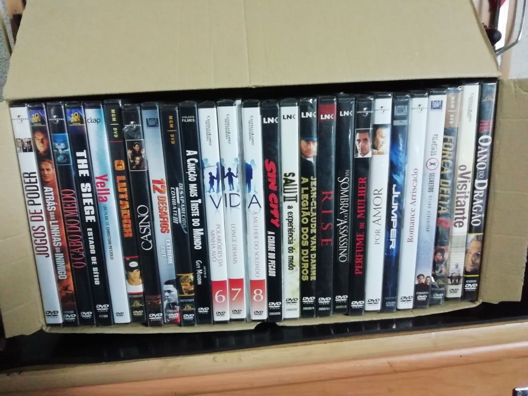 Vários filmes em DVD e VHS