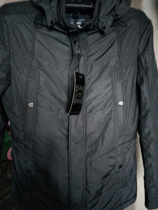 Продам нові чоловічі куртки.