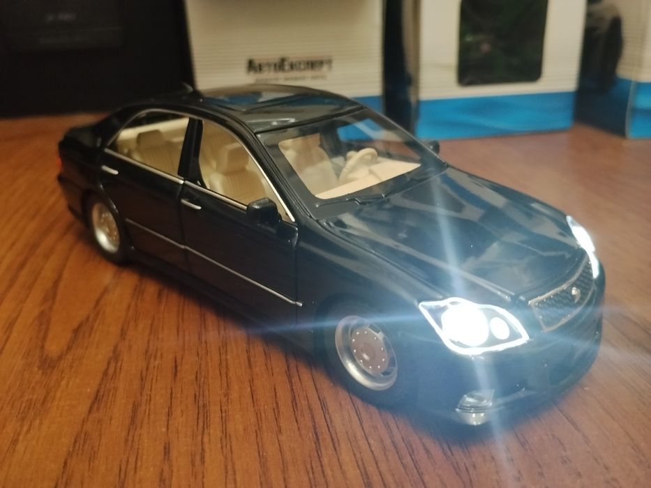 Модель Toyota crown 1:32 Автоексперт металл свет звук инерция Тойота К