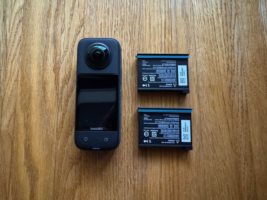 Экшн-камера Insta360 X3 (5.7K) + запасной аккумулятор + мягкий чехол