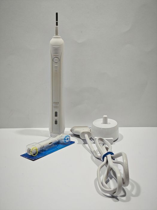 Szczoteczka Elektryczna Oral-B Pro 1 200 Biała + Końcówka