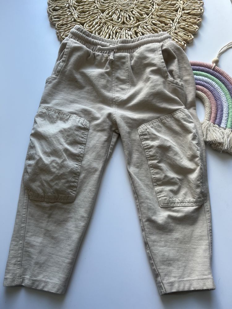 Beżowe bawełniane spodnie chłopięce 104 ZARA