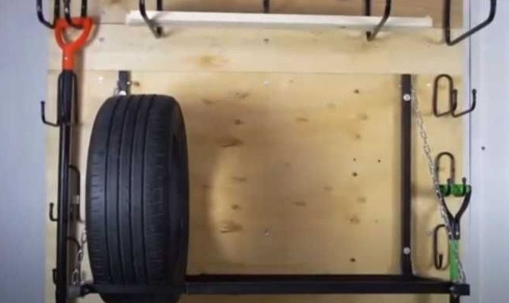 Полиця для зберігання змінних коліс і шин настінна