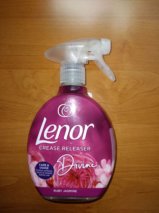 Lenor Spray   Crease Releaser