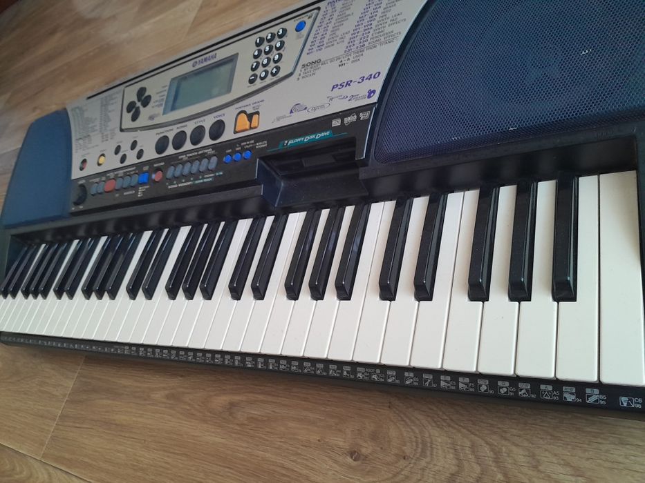 Yamaha PSR 340 electronic Keyboard