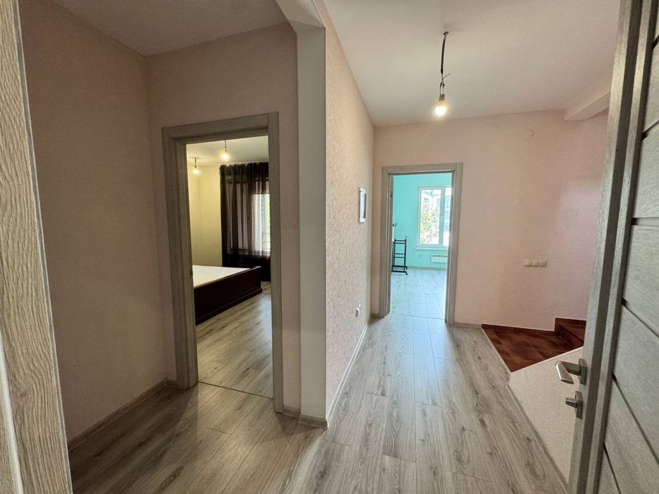 Продам будинок-дуплекс 2 поверховий Святопетрівське.