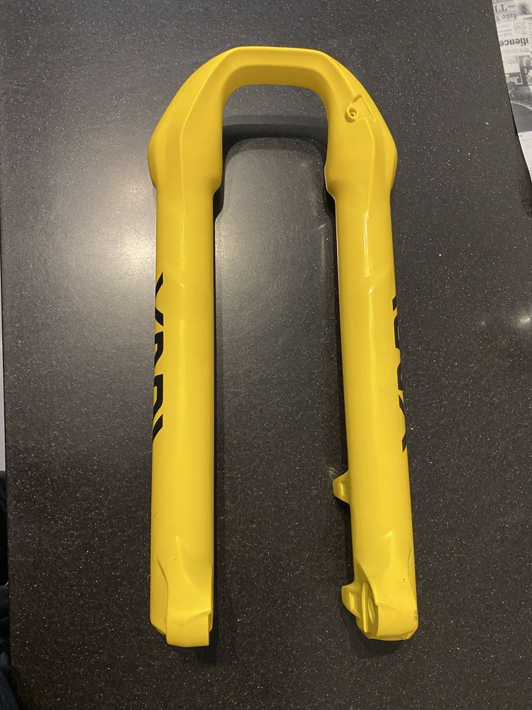Dolne golenie rock shox yari lagi lyrik 27,5