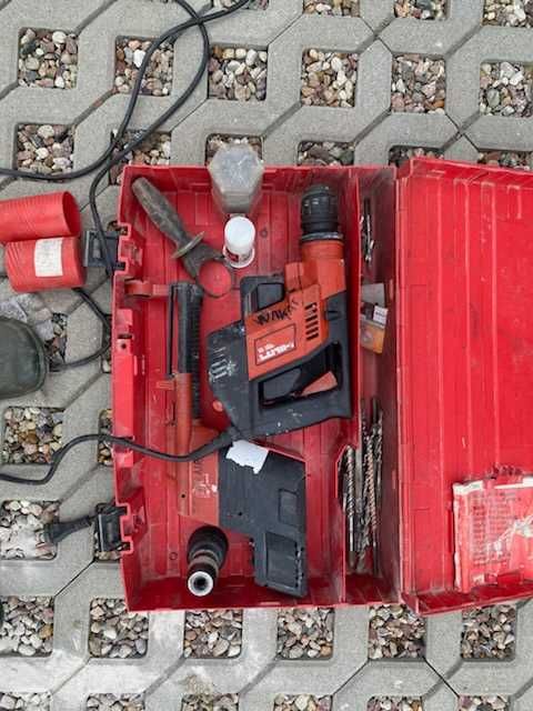 Wiertarka udarowa Hilti z odkurzaczem
