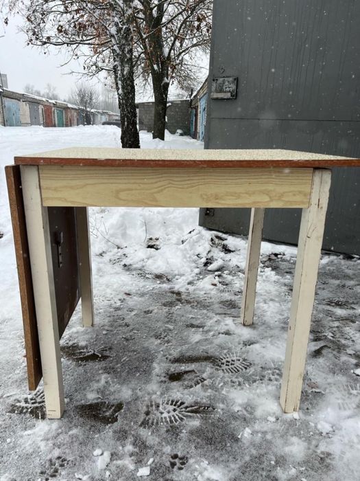 Продаю раскладной кухонный стол