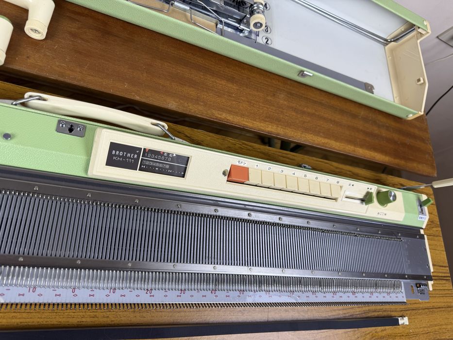 Вязальная машина Brother KH 111, 7 класс