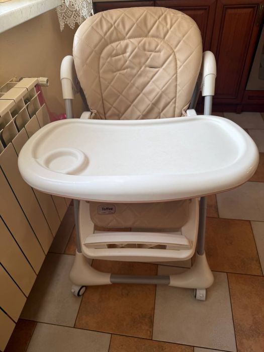 Дитяче крісло з годувальним столиком