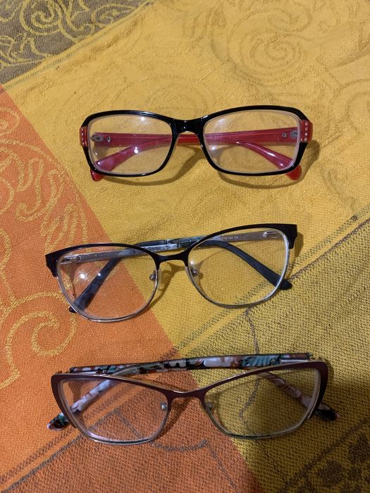 Очки с диоптриями минус 2,5; минус 3.