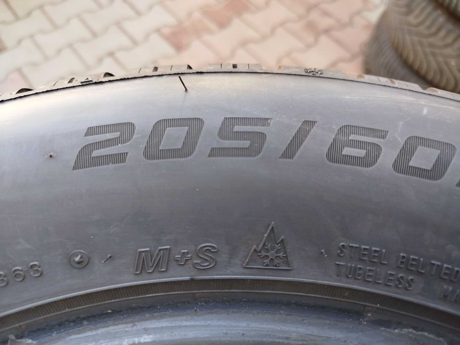 Opony zimowe firmy Falken 205/60/R16 jak nowe