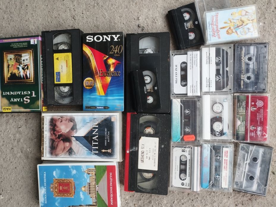 Kasety magnetofonowe i VHS zestaw mix vintage PRL retro muzyka filmy