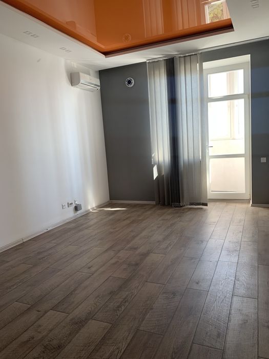 Метро Олімпійська-7 хв/Діловий центр Києва /Коновальця/ Предслвинська