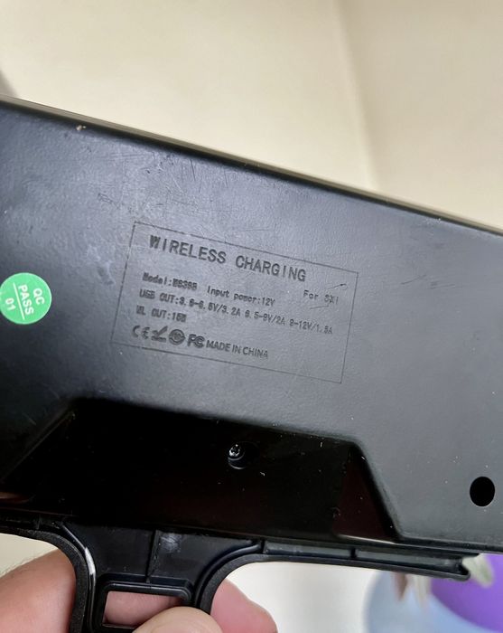 Кастомне безпровідне зарядний пристрій QI Qinetiq для BMW 3 серії