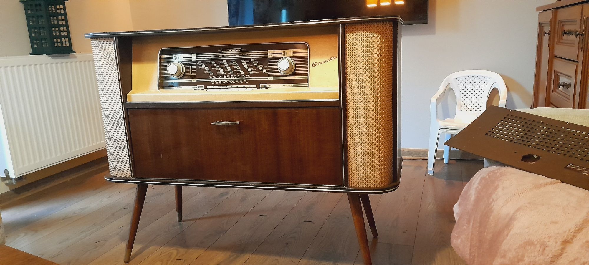 Piękne, stare radio lampowe Simonetta Quelle z 1963 roku