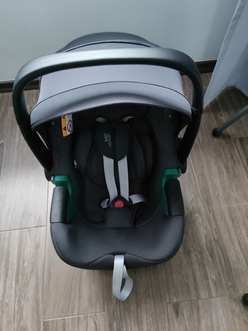 Fotelik Britax Romer z adapterami