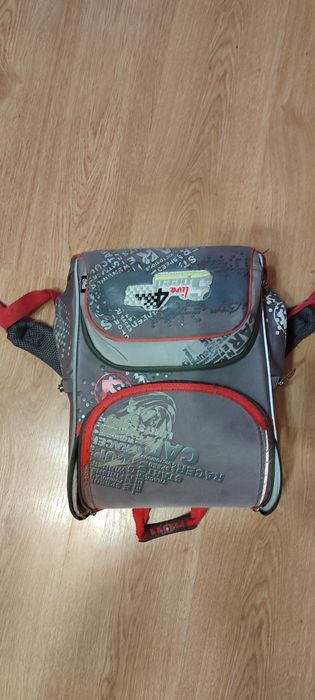 Рюкзака Olli для молодшого шкільного віку посилена жорсткими вставками