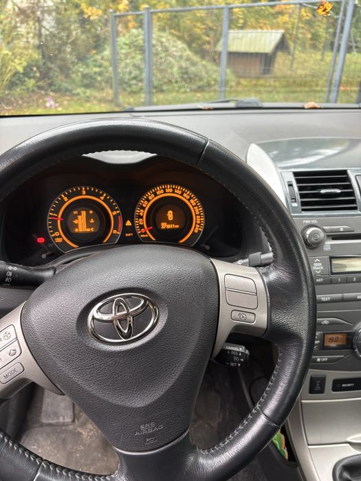 Toyota Corolla 2007 Biała Sedan