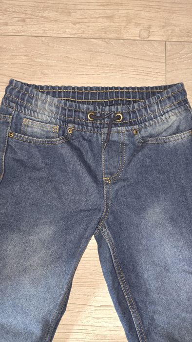 YFK джинси прямі на резинці.Стан нових.