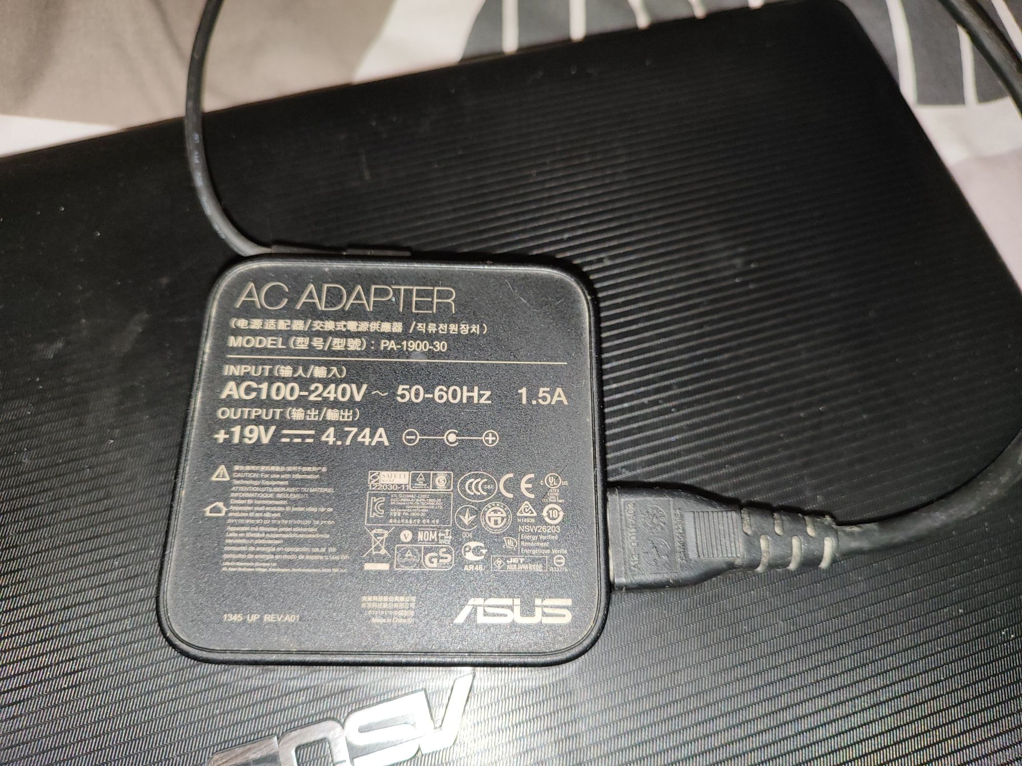 Ноутбук Асус R740v