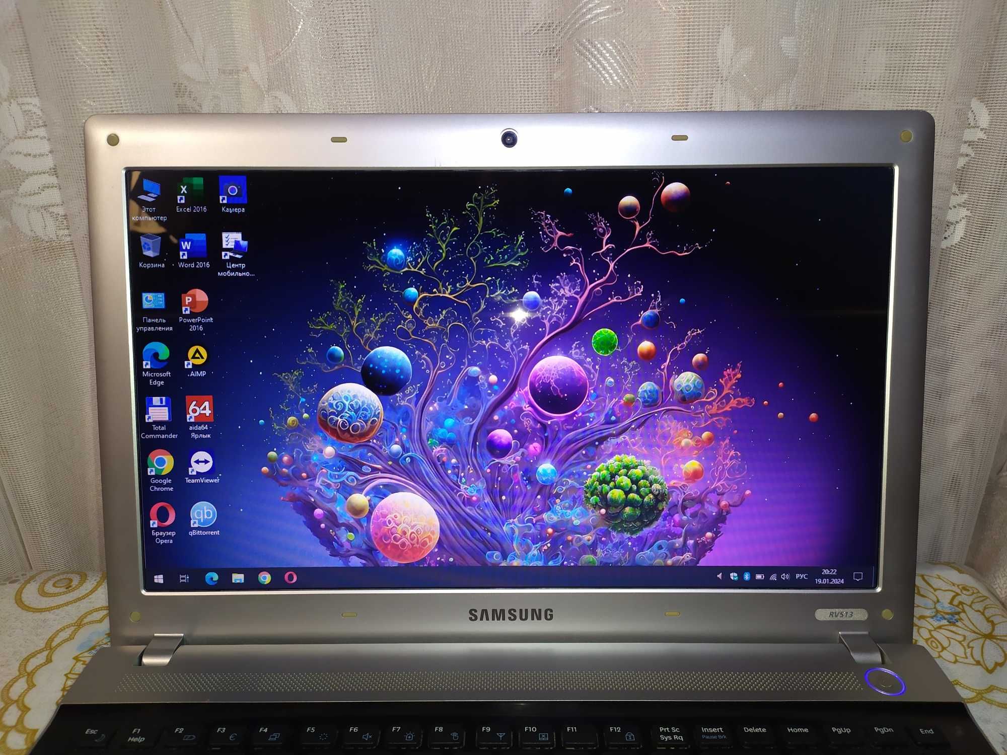 Ноутбук 15,6" Samsung для учоби і роботи, є вебкамера і вайфай