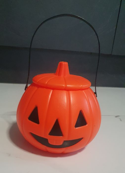 Dynia pojemnik na słodycze Halloween