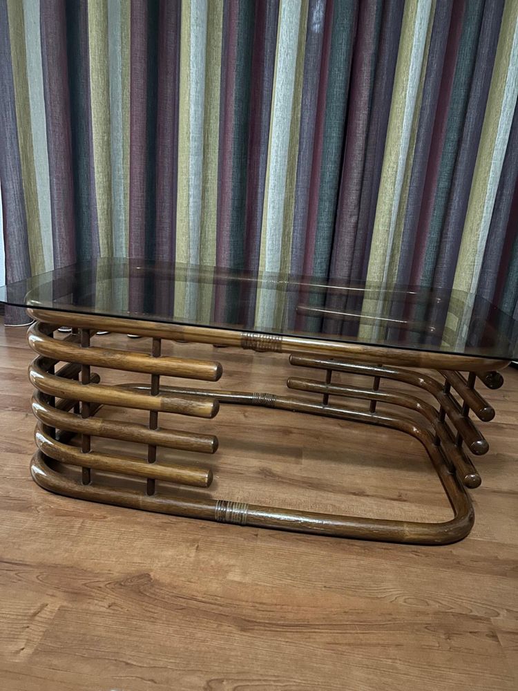 Mesa em bambu e vidro