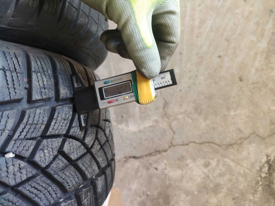 opony zimowe - 4szt. - 215/55R17 98V Goodyear Ultra Grip Performance