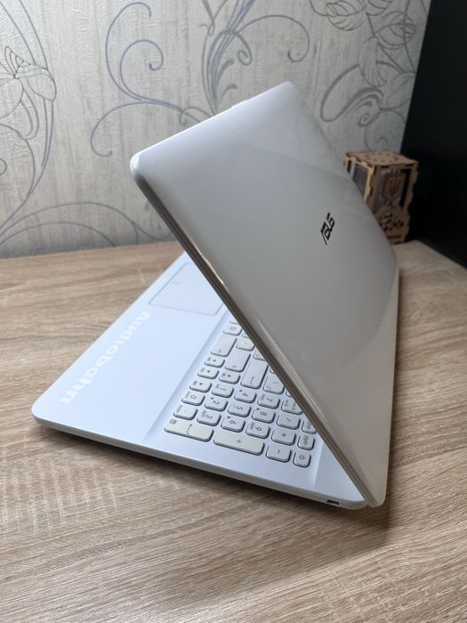 Ноутбук ASUS VivoBook X541UV White |Intel Core i3/SSD 480/GT 920MX