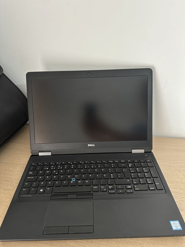 Portátil Dell i5 latitude 5580