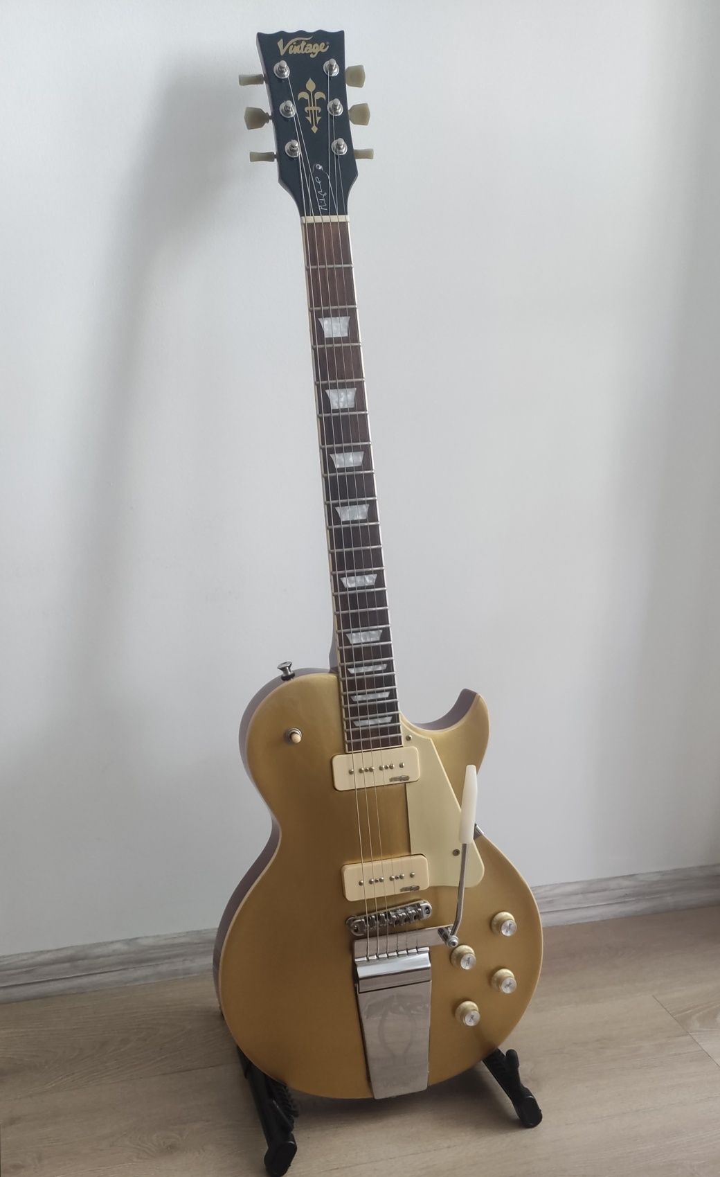 Vintage v100 Les Paul Midge Ure Signature Goldtop, p90