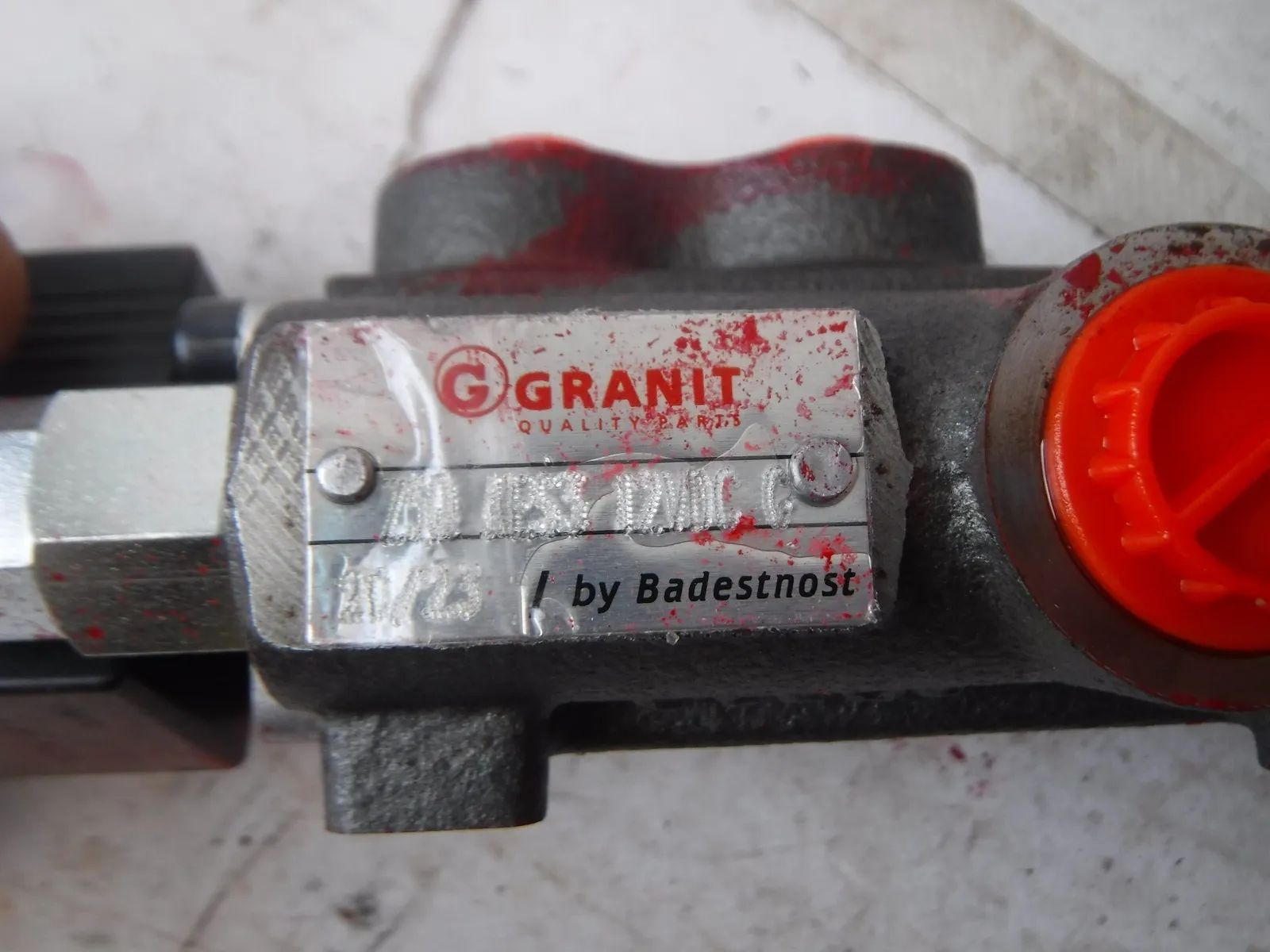 nowy rozdzielacz Zawór hydrauliczny elektryczny 12V 1x DW (A-B zamknięte) Z50 A ES3 12VDC G
