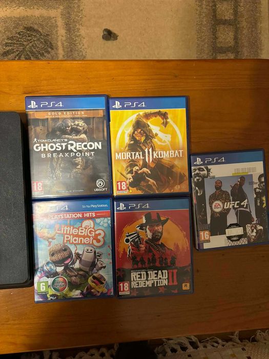 PS4 1TB com 5 jogos