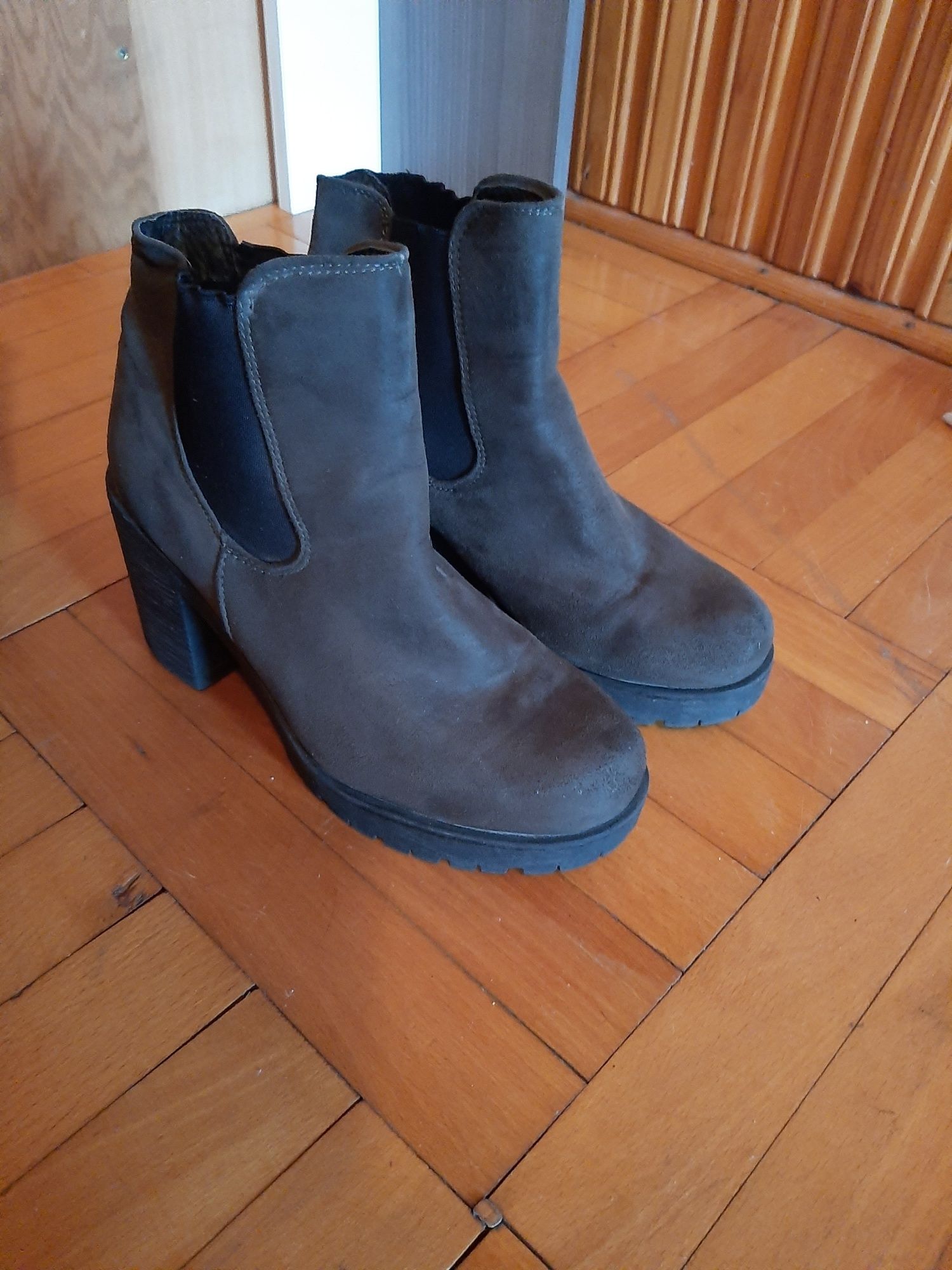 Buty zamszowe ciemna zieleń