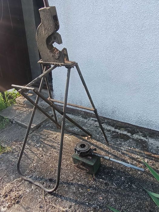 Gwintownica i imadło do rur