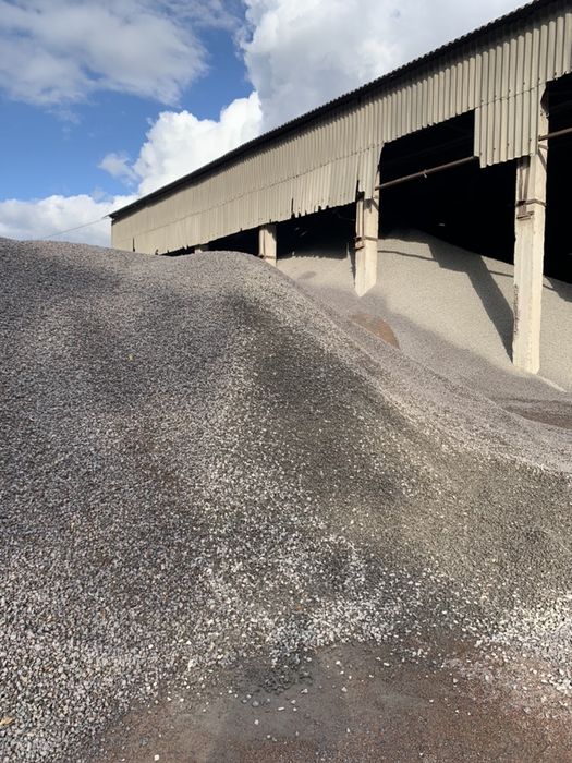 Щебінь гранітний. Відсів гранітний. Екскаватор. Камаз