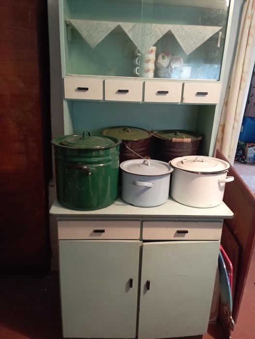 Кухонний сервант