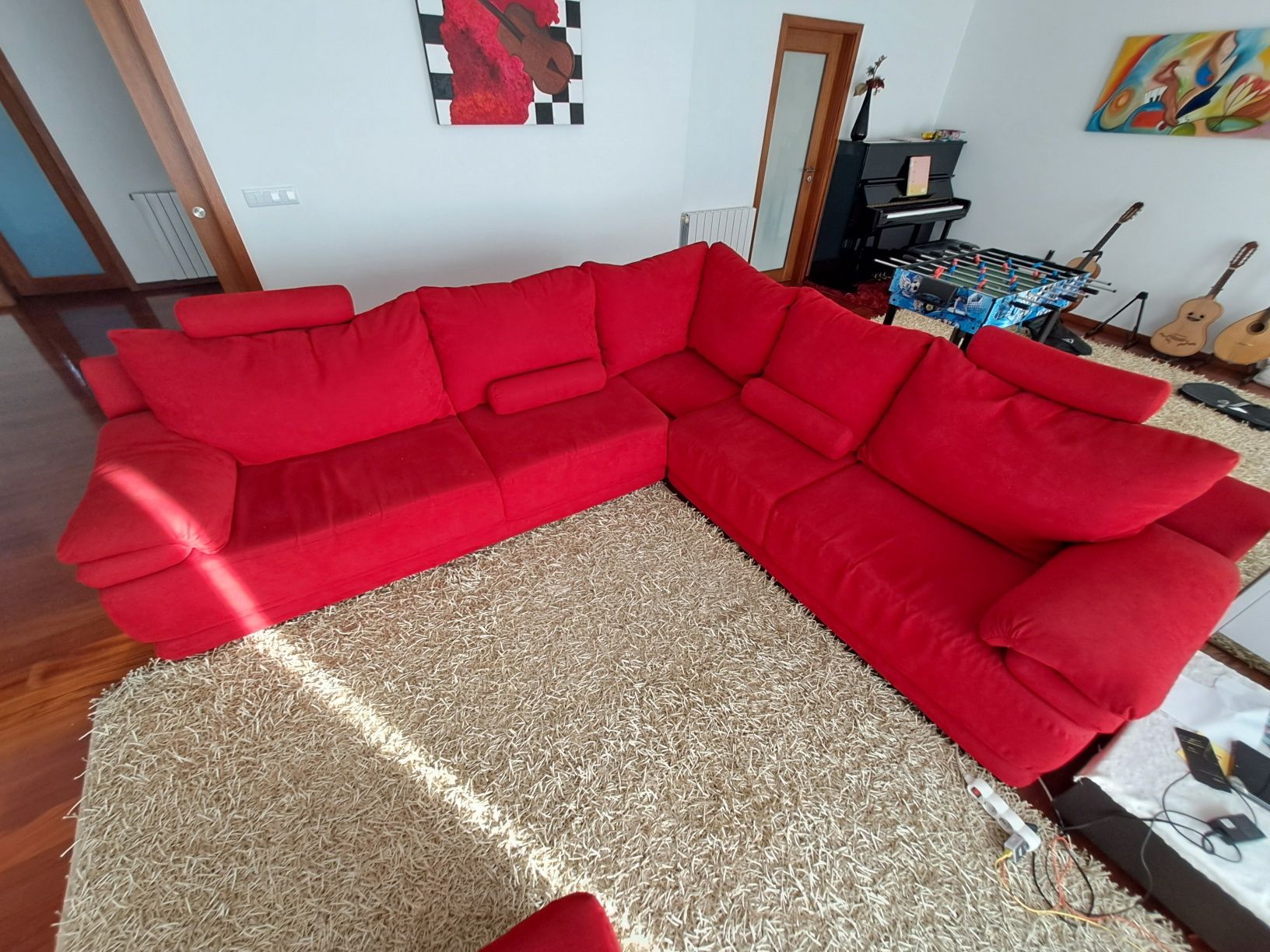 Sofá de canto vermelho escuro