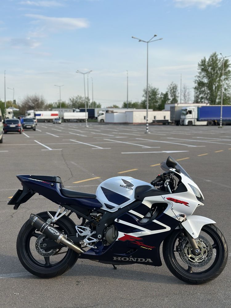 Мотоцикл Спортбайк Honda CBR 600F4i 2003