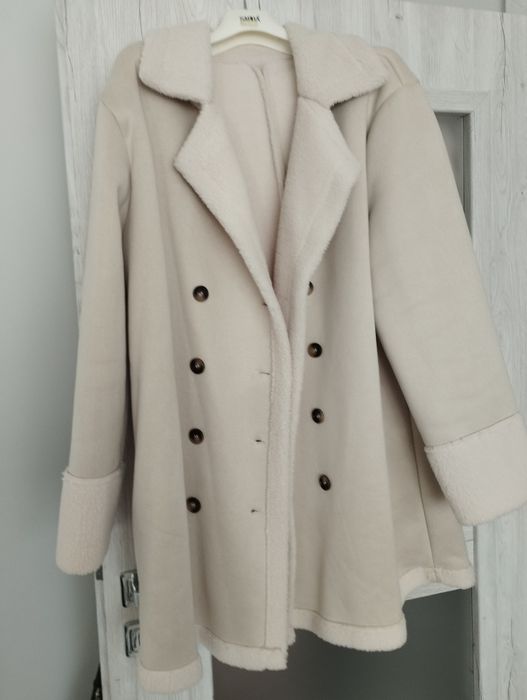 Beżowy,lekki dwurzędowy kożuszek 2XL