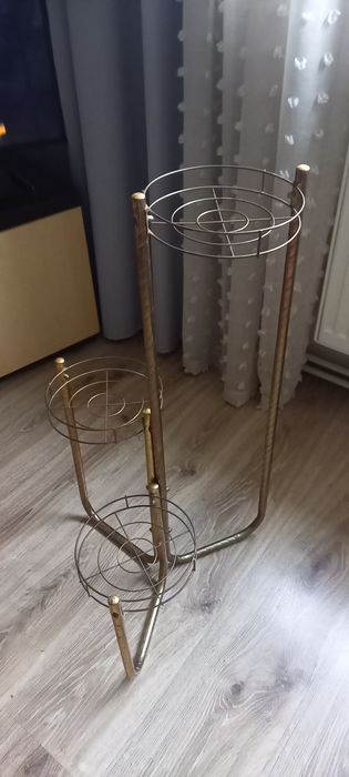 Kwietnik metalowe rurki złoty