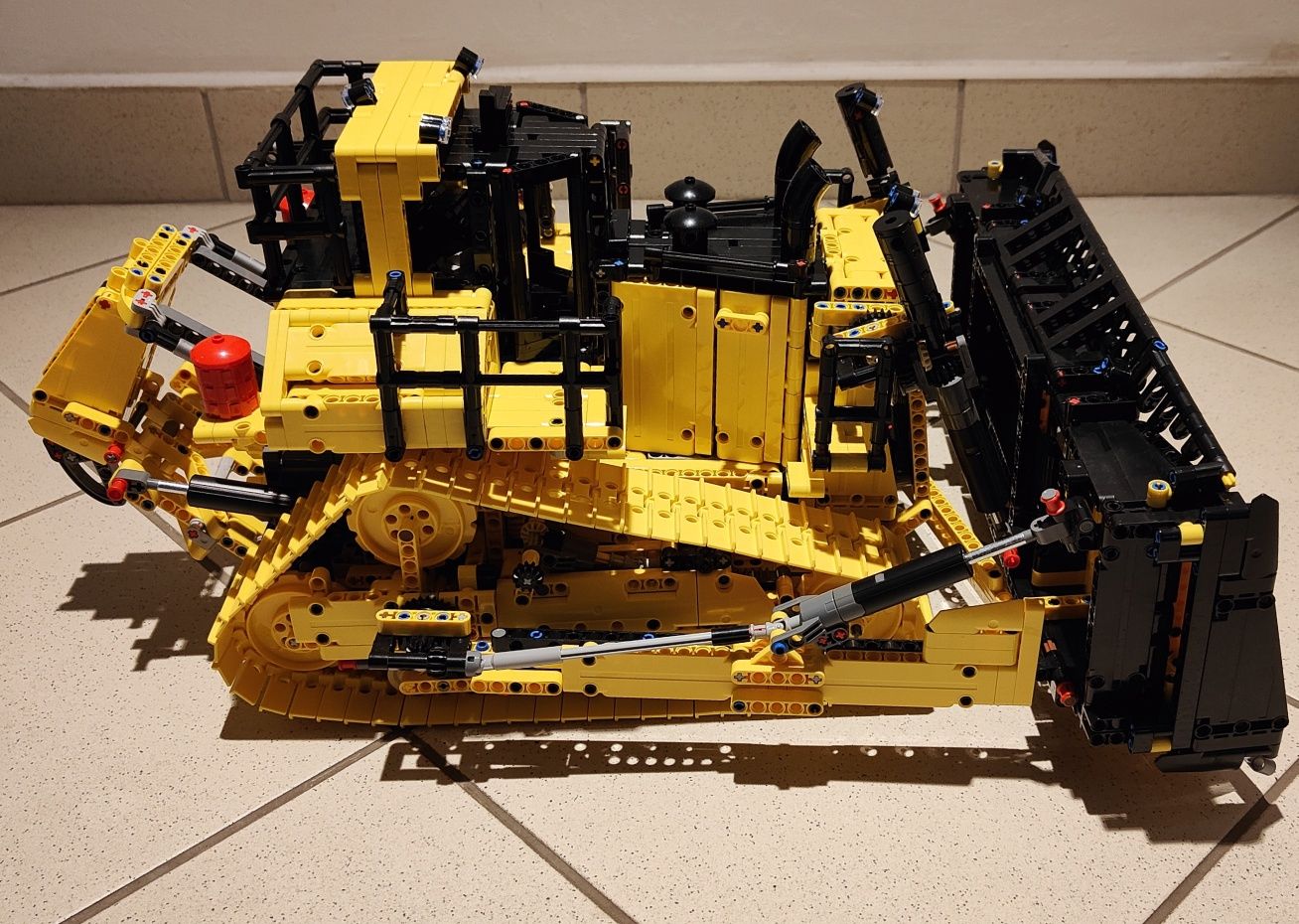 LEGO Technic 42131 CAT D11T unikatowe pudełko, pełen komplet, idealny!