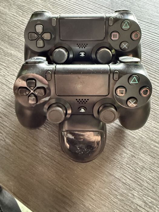 Джойстики PS4 з зарядною станцією