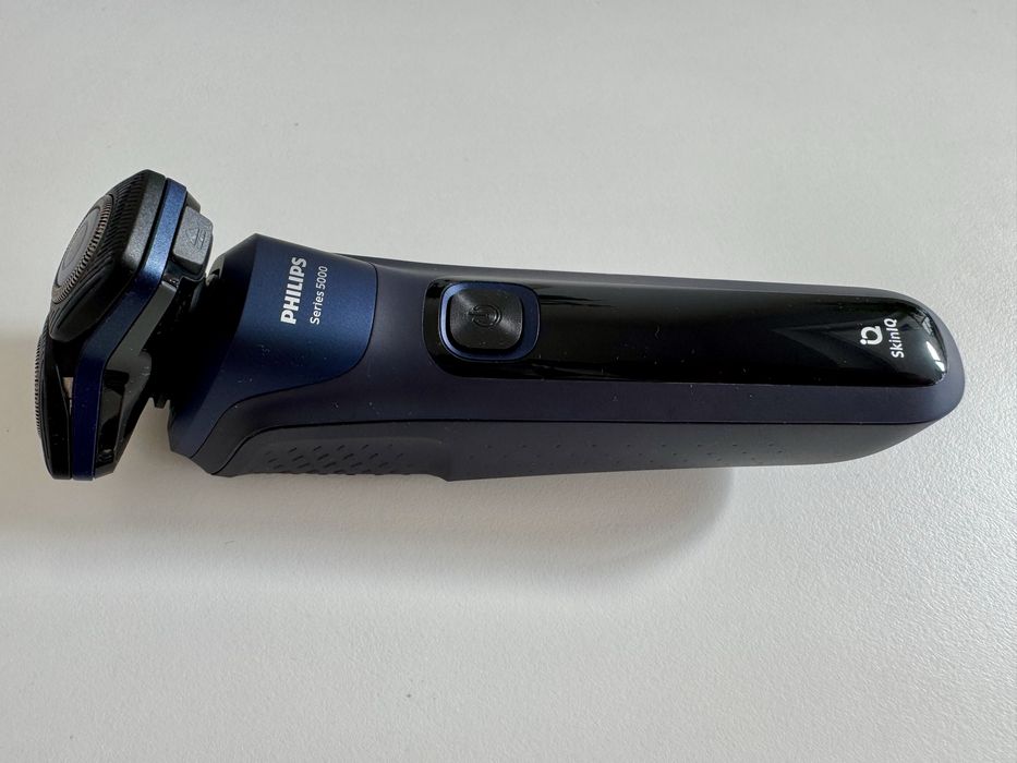 Philips Series 5000 Electric Shaver S5585 – Excellent Condition